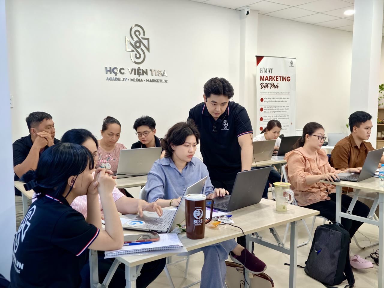 Buổi học trên màn hình lớn